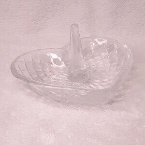 NEW Heart-shaped clear glass ring holder